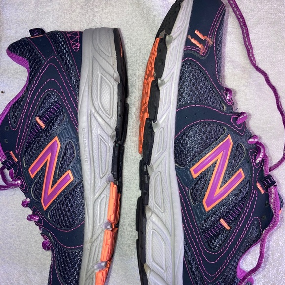 NewBalance Running Shoes - Picture 2 of 5
